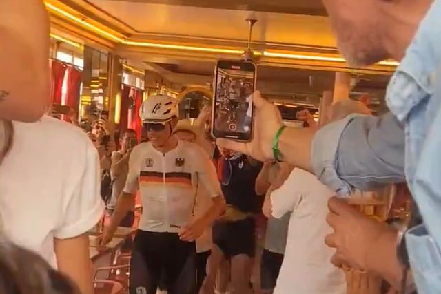 Ciclista interrompe prova nos Jogos Olímpicos... para ir à casa de banho!