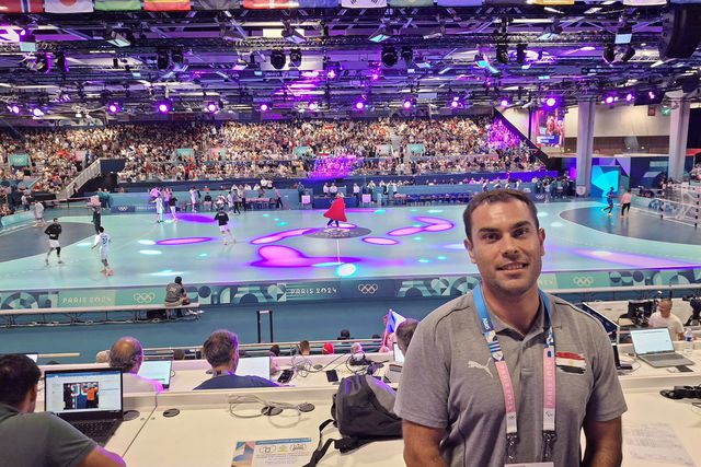 Treina o Benfica e ajudou a calar 7.800 franceses em Paris