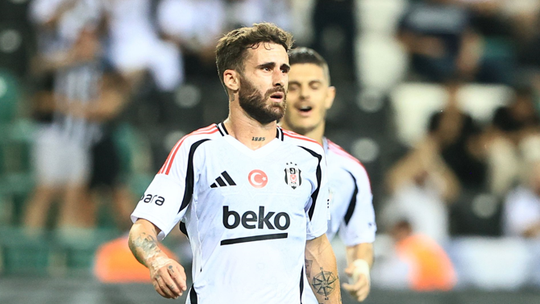 Rafa Silva marca e assiste na goleada do Besiktas na Supertaça (veja os golos)