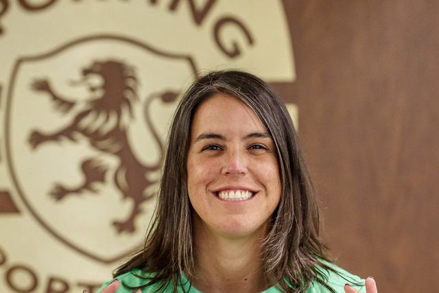 Maria Carlos renova com o Sporting
