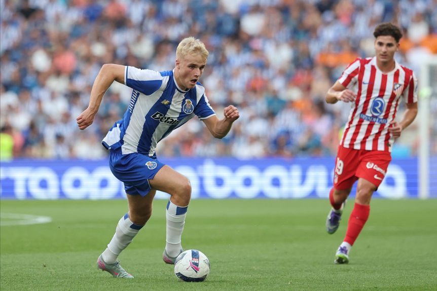 Internacional pelo seu país, jovem médio já encanta a exigente massa associativa portista (Foto: Catarina Morais/Kapta+)