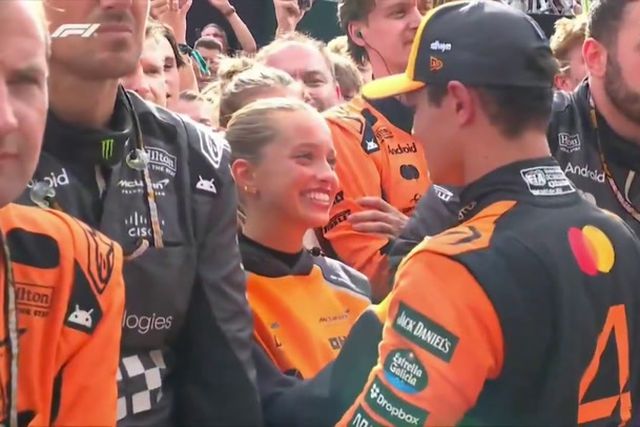 Lando Norris celebra vitória com beijo a Margarida Corceiro