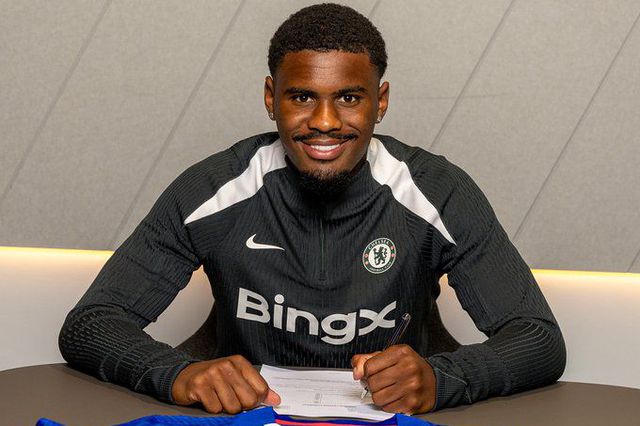 Mercado oficial: Chelsea anuncia prodígio neerlandês para a defesa