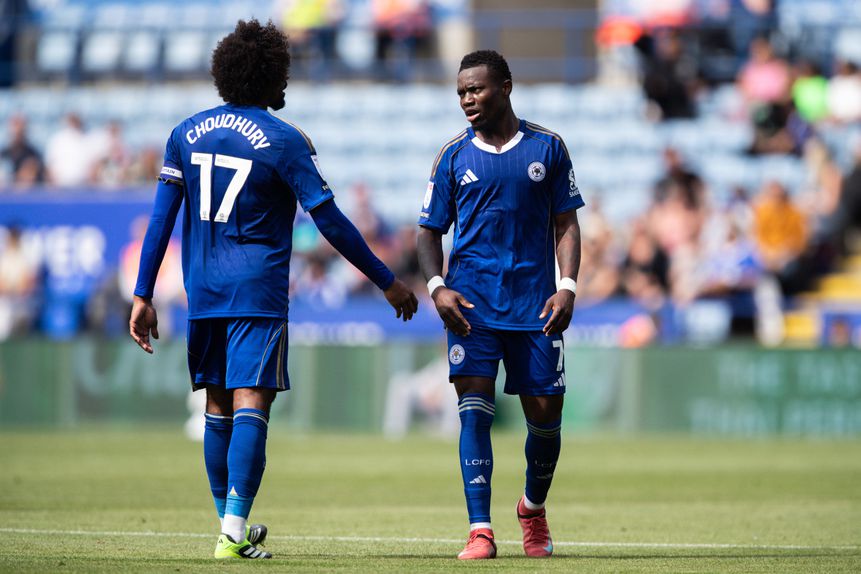 Fatawu com a camisola do Leicester
