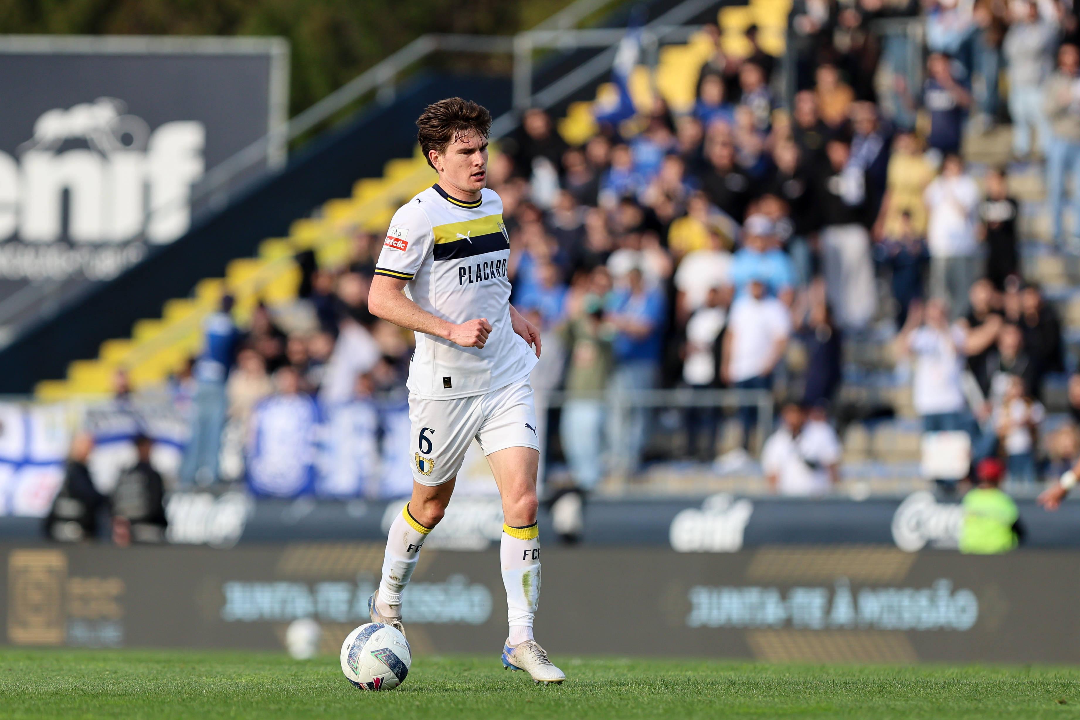 Tom van de Looi tem sido um dos patrões da intermediária do Famalicão e está disponível para o início da Liga
