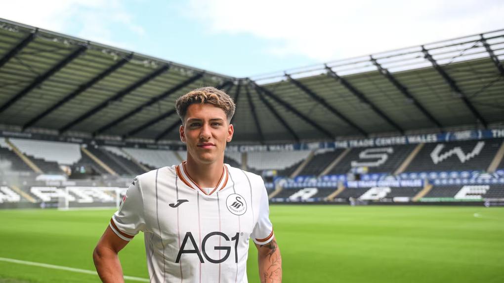 Tiago Parente apresentado no Swansea