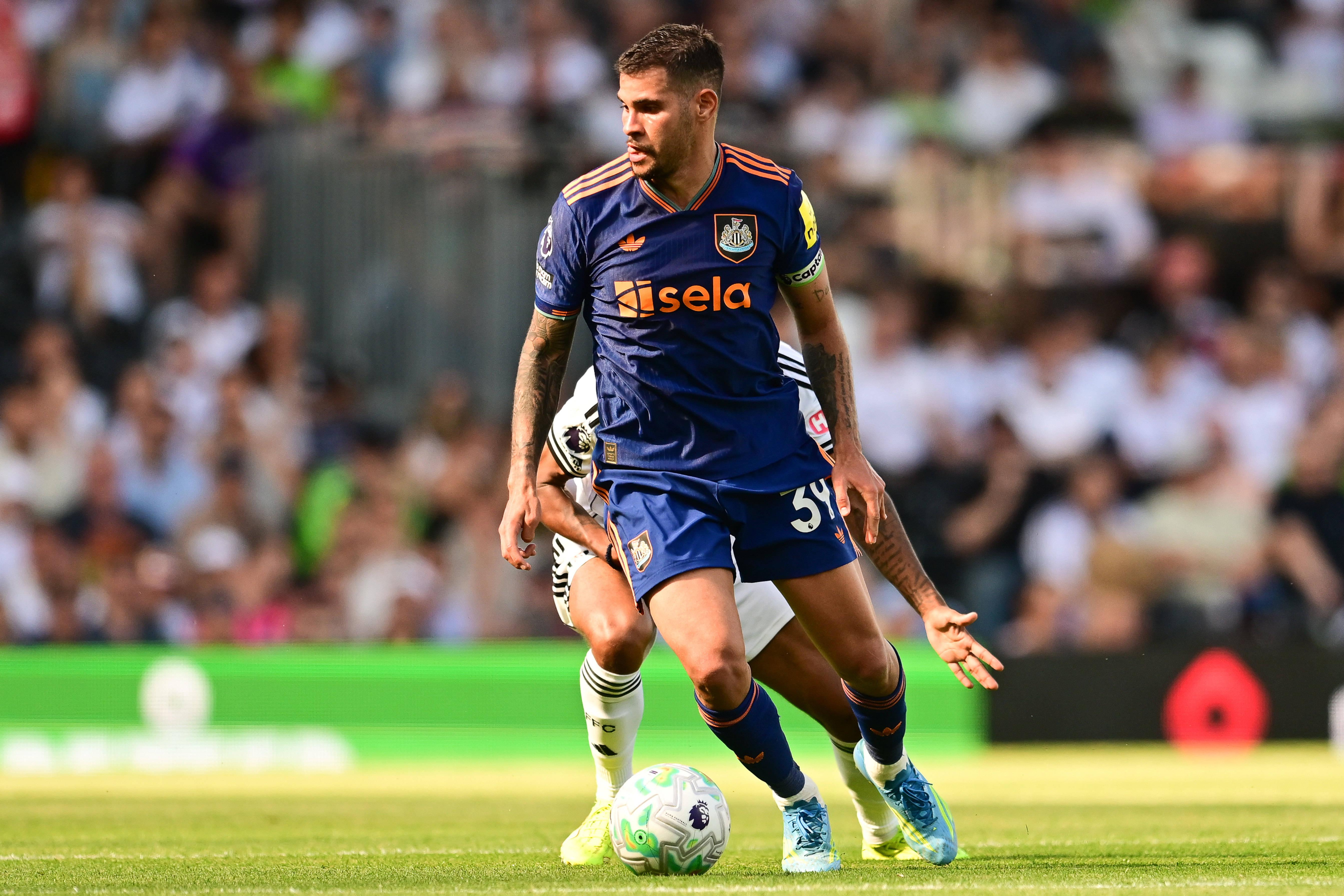 Bruno Guimarães, médio do Newcastle