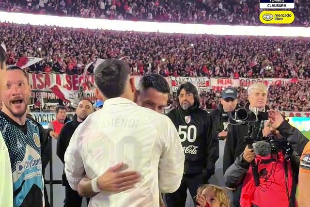 Tanto Benfica neste abraço entre históricos na Argentina!