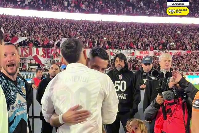 Tanto Benfica neste abraço entre históricos na Argentina!