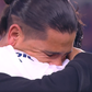 Abraço emotivo entre Jonathan Dos Santos e o filho