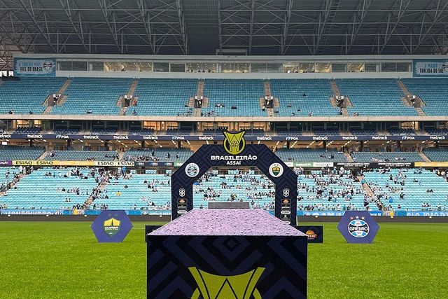 António Oliveira sofre quarta derrota consecutiva