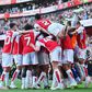 Arsenal vence Manchester United com golos ao cair do pano