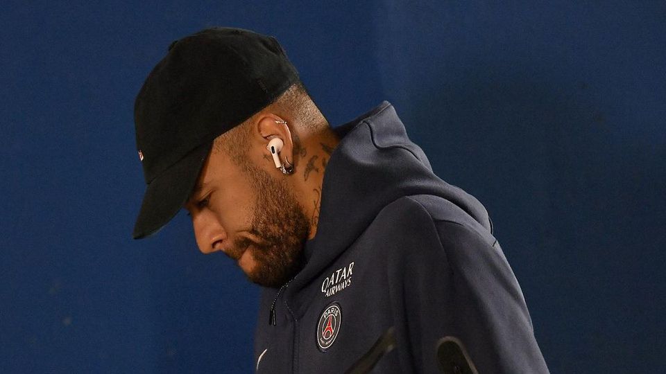 Transferência de Neymar para o PSG sob suspeita, ministério francês alvo de buscas