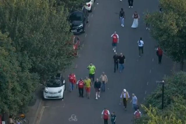 Alguns adeptos deixaram o Emirates antes do apito final e... perderam a melhor parte (vídeo)