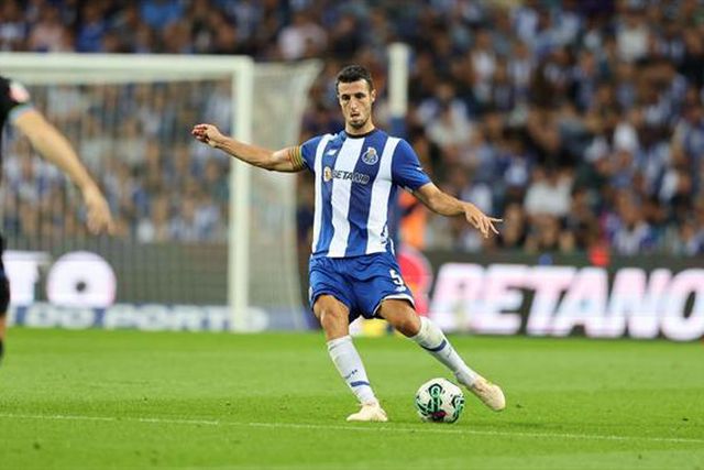 Marcano, central do FC Porto, está pronto para voltar à competição