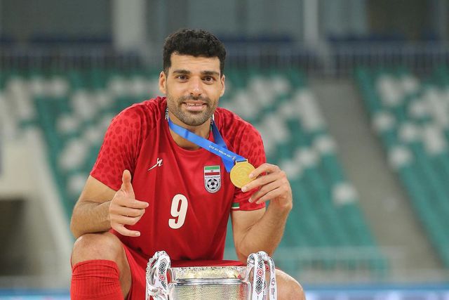 Taremi chamado à seleção do Irão