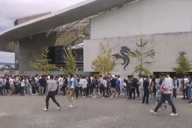 Confusão na entrada de alguns adeptos no Dragão: o que aconteceu (vídeo)