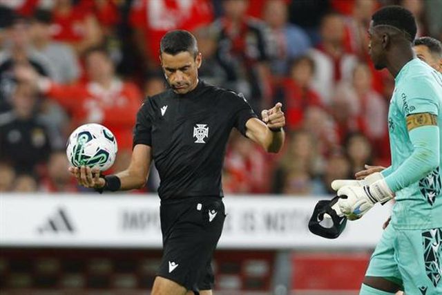 A análise de Duarte Gomes aos casos do Benfica-V. Guimarães