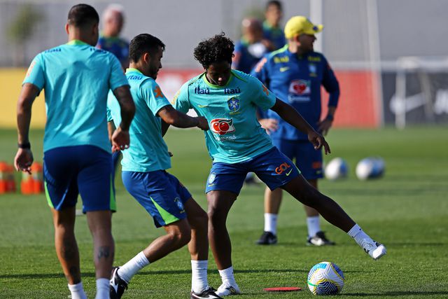 Drone sobrevoa treino do Brasil e polícia suspeita de espionagem