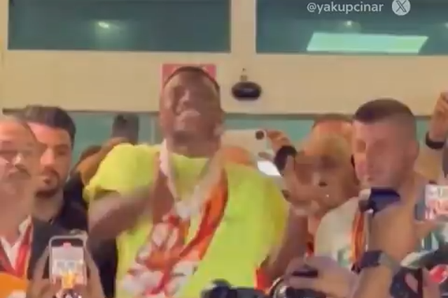 Vídeo: Loucura na chegada de Osimhen a Istambul