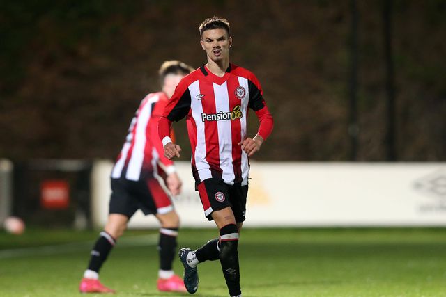 Filho de Beckham termina carreira aos 22 anos para ser modelo