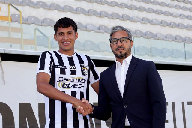 Camilo Durán «feliz» por reencontrar Pessoa no Portimonense