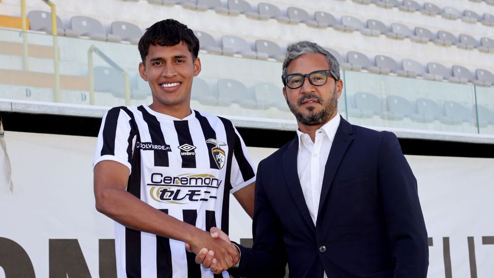 Camilo Durán «feliz» por reencontrar Pessoa no Portimonense