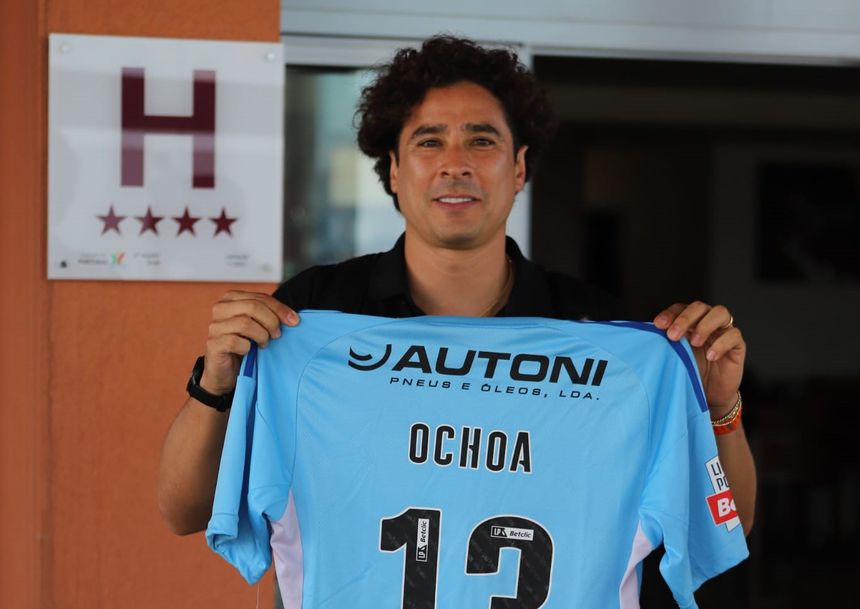 Ochoa usa o 13 na camisola no Aves SAD