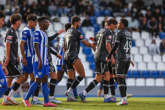V. Guimarães: Nélson Oliveira bisa em triunfo de reviravolta com o Cinfães