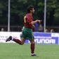 Rui Costa festeja o golo inaugural do Estónia-Portugal de 3 de setembro de 2000