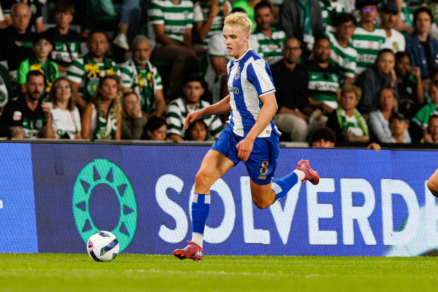 Dragão dinamarquês cospe fogo! Que estrondo!