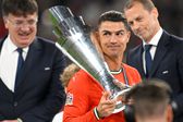 Cristiano Ronaldo com a Taça relativa à Liga das Nações
