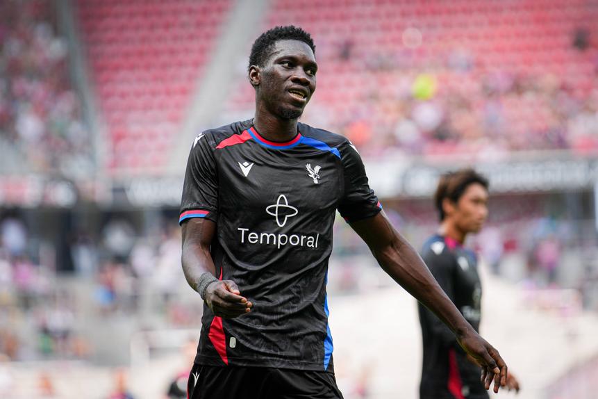 Ismaila Sarr permanece em Londres