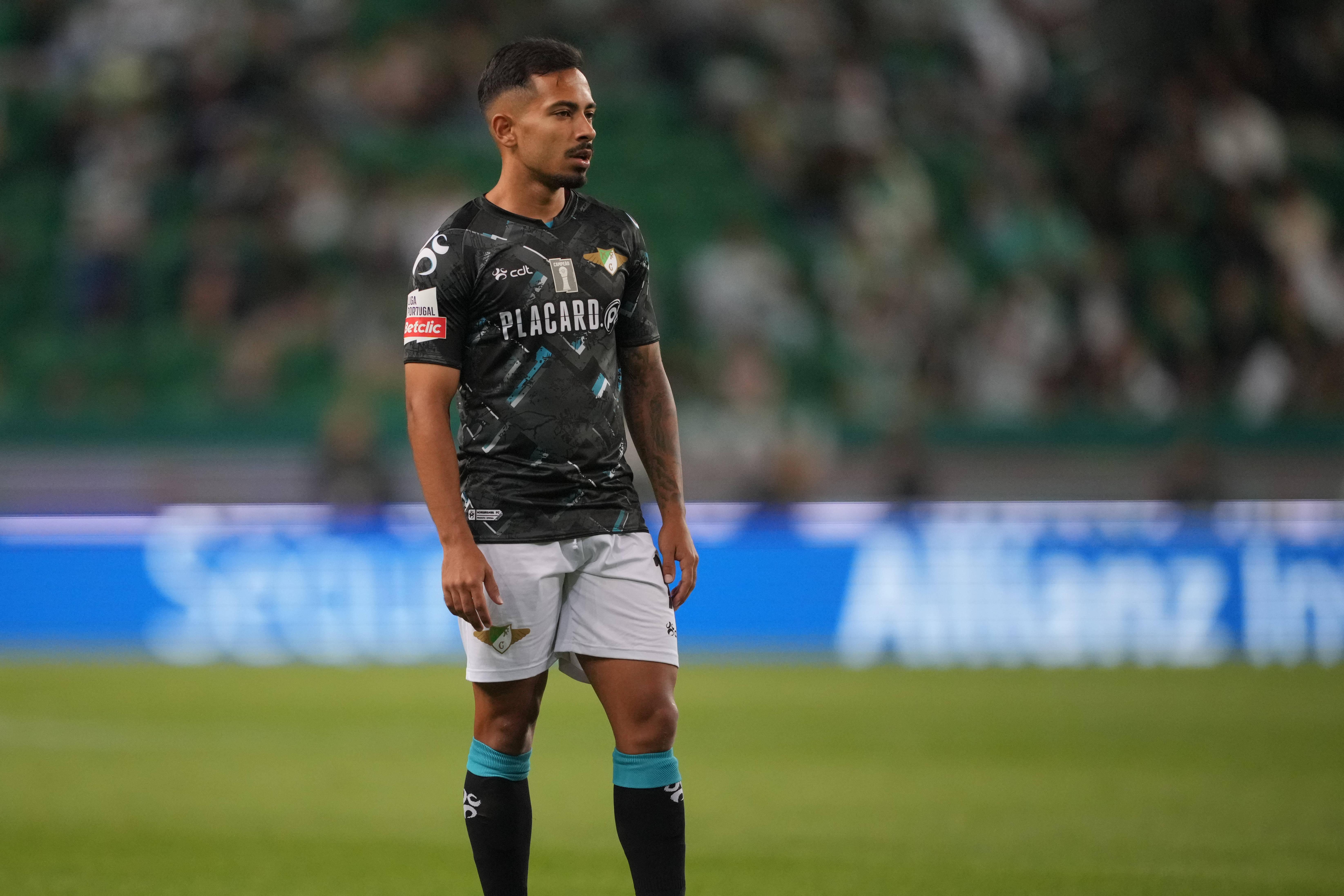 Alanzinho, que nas últimas quatro épocas esteve ao serviço do Moreirense, vai reforçar o Vitória de Guimarães