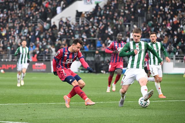 Axel Camblan chega de França para aumentar as opções de ataque do Estoril