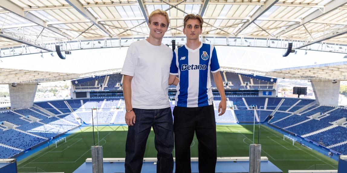 Froholdt apadrinhou apresentação do irmão, Hjalte — Foto: FC Porto