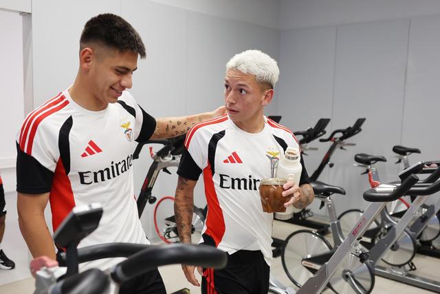 Com o amigo Prestianni  - Foto: SL Benfica