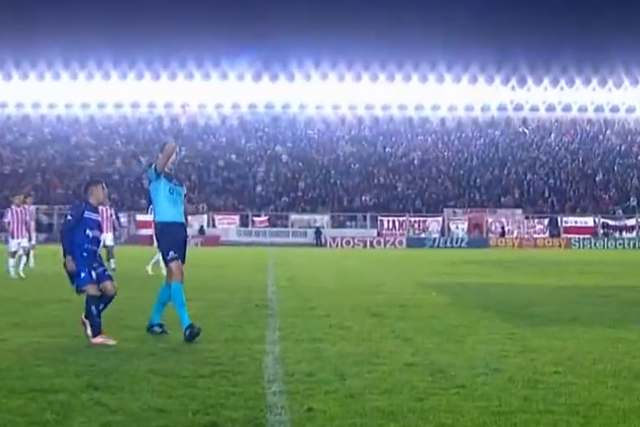 Vídeo: nada é subtil quando se trata de agressões no futebol argentino