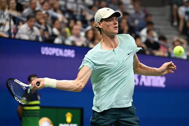 Jannik Sinner derrota Carlos Alcaraz em jogo perfeito