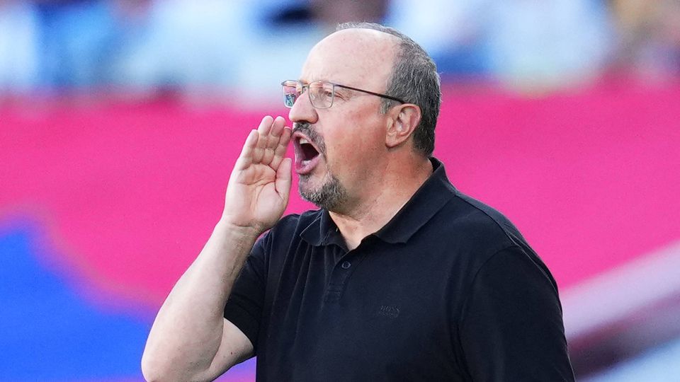 Rafa Benítez critica VAR: «Isto é futebol e não pingue-pongue»