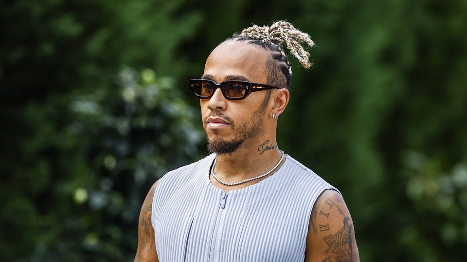 Hamilton confirma que teve conversas informais com a Ferrari