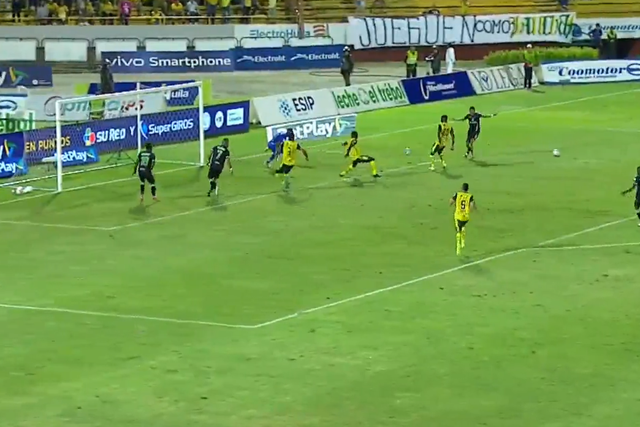 Vídeo: luzes apagadas e bolas a mais em campo, tudo serve para perturbar adversário