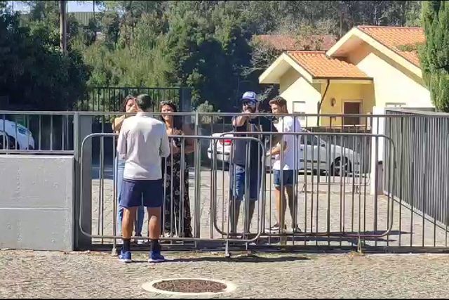 Sérgio Conceição conversa com adeptos à porta do Olival