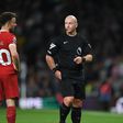 Árbitro do polémico Tottenham-Liverpool vai a jogo