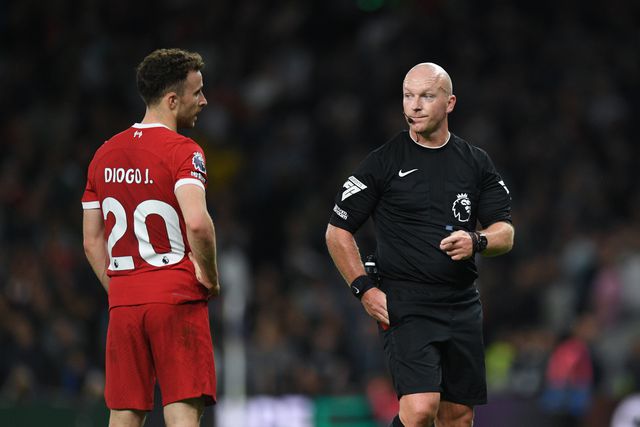 Árbitro do polémico Tottenham-Liverpool vai a jogo