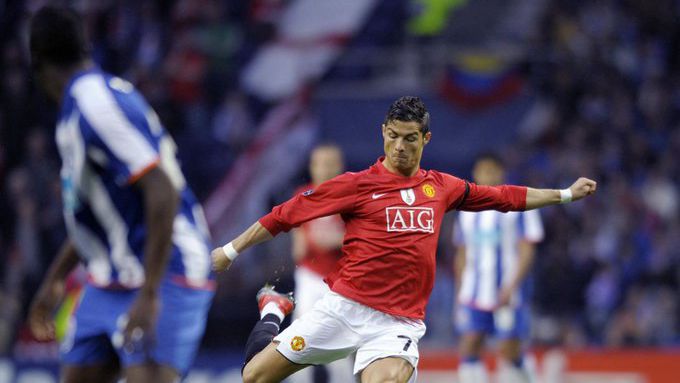 Ferdinand recorda jogos no Dragão com Ronaldo metido ao barulho