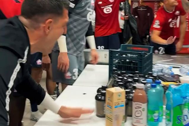 Irmão de Mbappé é o líder dos festejos após vitória sobre o Real Madrid