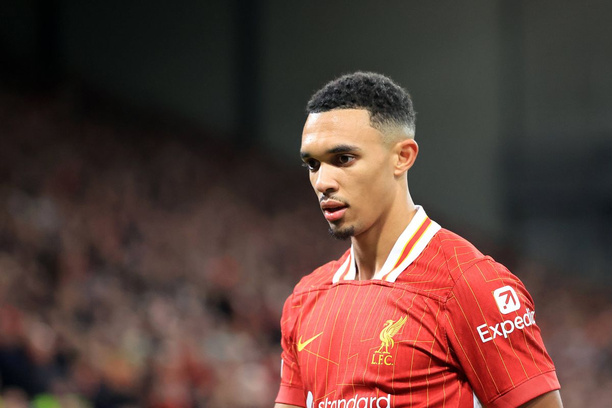 Lenda do Liverpool não perdoa Alexander-Arnold: «Decidiu tornar-se rival»