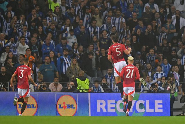 «Quando estás a ganhar por dois golos num estádio destes tens de ser mais sólido»