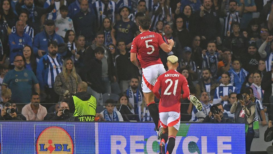 «Quando estás a ganhar por dois golos num estádio destes tens de ser mais sólido»